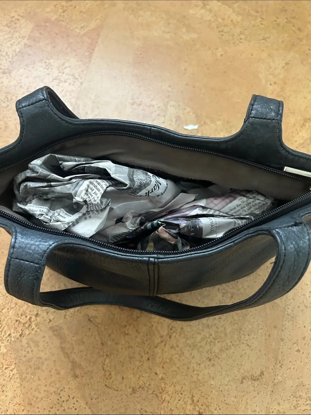 Stone Mountain Accessories Black Pebbled Leather Messenger Bag